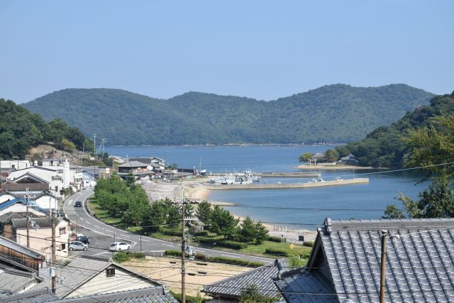 赤穂市坂越の港を望む
