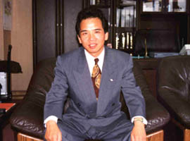 本房周作社長